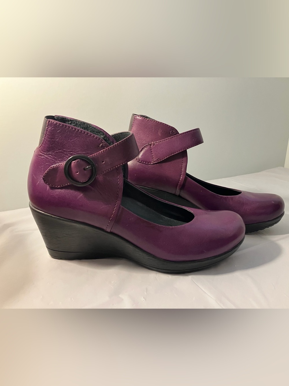 DANSKO WOMENS PURPLE/PLUM LEATHER WEDGE PUMPS MARY JANE SHOES Size 8 (eu 39)